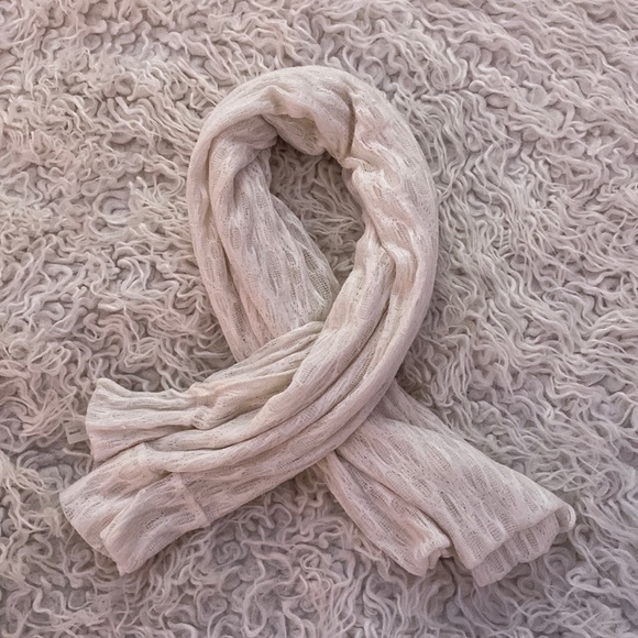 White infinity scarf - Picture 1 of 4